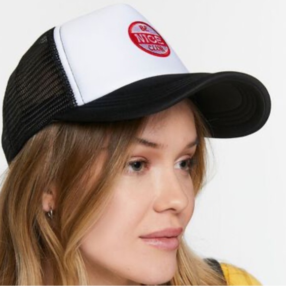 Forever 21 Graphic Trucker Hat - Picture 3 of 4